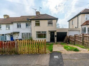3 bedroom end of terrace house for rent in Woodstock Road, Strood, Rochester, Kent, ME2