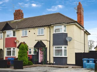 3 bedroom end of terrace house for sale in Ampleforth Grove, Hull, HU5