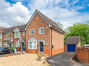 3 bedroom end of terrace house for sale in Avenbury Drive, Solihull, B91