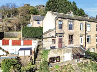 3 bedroom end of terrace house for sale in Back Thornhill Road, Longwood, Huddersfield, West Yorkshire, HD3