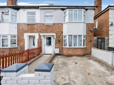 3 bedroom end of terrace house for sale in Brackley Road, Bedford, MK42