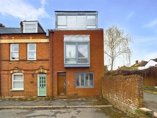 3 bedroom end of terrace house for sale in Cavendish Road, Exeter, EX1