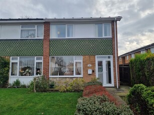 3 bedroom end of terrace house for sale in Foredrove Lane, Solihull, B92