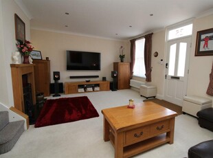 3 bedroom end of terrace house for sale in Garland Street, Bury St. Edmunds, IP33