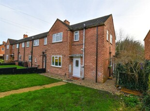 3 bedroom end of terrace house for sale in How Wood, Park Street, St. Albans, AL2