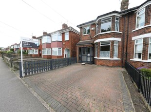 3 bedroom end of terrace house for sale in Kenilworth Avenue, Hull, HU5