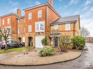 3 bedroom end of terrace house for sale in Mountbatten Square, Southsea, PO4