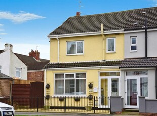 3 bedroom end of terrace house for sale in Newcomen Street, Hull, HU9