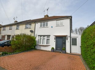 3 bedroom end of terrace house for sale in Peters Avenue, London Colney, St. Albans, AL2