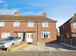 3 bedroom end of terrace house for sale in Queensland Crescent, Chelmsford, CM1
