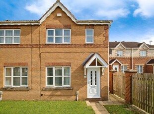 3 bedroom end of terrace house for sale in Sailors Wharf, Hull, HU9