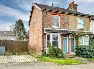 3 bedroom end of terrace house for sale in Seaton Road, London Colney, St. Albans, Hertfordshire, AL2