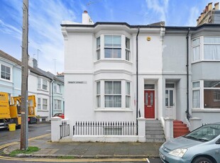 3 bedroom end of terrace house for sale in Trinity Street, Brighton, BN2