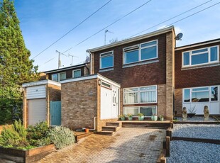 3 bedroom end of terrace house for sale in Upton Close, Park Street, St. Albans, AL2