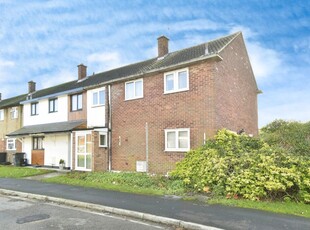 3 bedroom end of terrace house for sale in Verwood Close, Swindon, SN3
