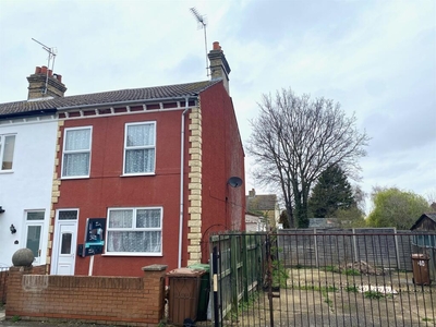 3 bedroom end of terrace house for sale in Victoria Street, Old Fletton, Peterborough, PE2