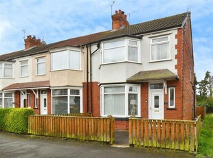 3 bedroom end of terrace house for sale in Waldegrave Avenue, Hull, HU8