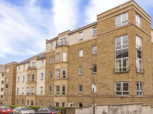 3 bedroom flat for rent in 13, Dicksonfield, Edinburgh, EH7 5NE, EH7