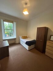 3 bedroom flat for rent in Fowler Terrace, Polwarth, Edinburgh, EH11