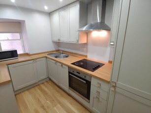 3 bedroom flat for rent in Nicolson Street, Newington, Edinburgh, EH8