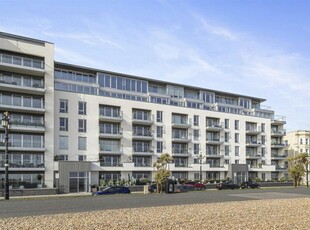 3 bedroom flat for sale in Marine Parade, Worthing, BN11