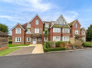 3 bedroom flat for sale in Parkfield Road, Worthing, West Sussex, BN13