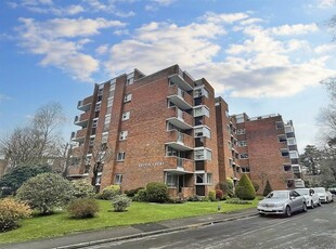 3 bedroom flat for sale in Southampton, SO16
