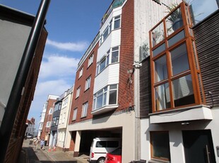 3 bedroom flat for sale in West Street, Southsea, Hampshire, PO1