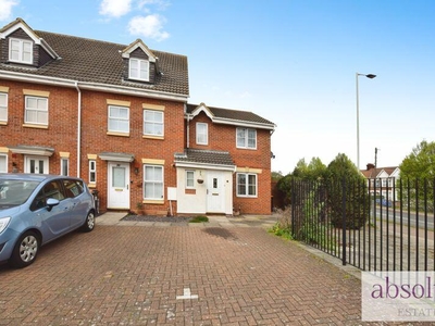 3 bedroom house for sale in Gillespie Close, Adams Place, Bedford, MK42