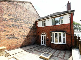 3 bedroom link detached house for sale in Etruria Road, Basford, Stoke-on-Trent, ST4