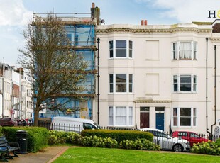 3 bedroom maisonette for sale in Clarence Square, Brighton, BN1
