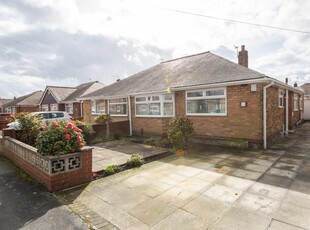 3 bedroom semi-detached bungalow for sale in Thorn Road, Paddington, WA1