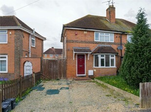 3 bedroom semi-detached house for rent in Kingsbridge Road, Reading, Berkshire, RG2