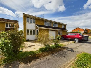 3 bedroom semi-detached house for sale in Barbrook Close, Tilehurst, Reading, RG31