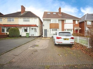 3 bedroom semi-detached house for sale in Barn Lane, Solihull, B92