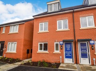 3 bedroom semi-detached house for sale in Biddulph Road, Stoke-On-Trent, ST6