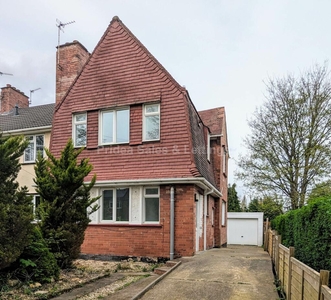 3 bedroom semi-detached house for sale in Chaucer Drive, Lincoln, LN2