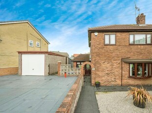 3 bedroom semi-detached house for sale in Clayfield View, Mexborough, S64