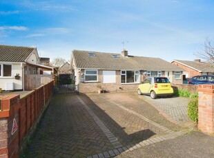 3 bedroom semi-detached house for sale in Cleveland Way, York, YO32