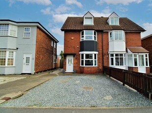 3 bedroom semi-detached house for sale in Colwall Avenue, Hull, HU5