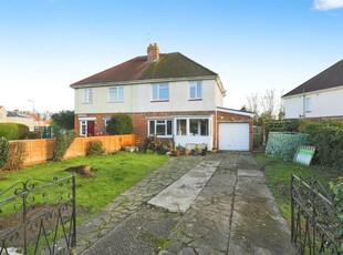 3 bedroom semi-detached house for sale in First Avenue, Worcester, WR2