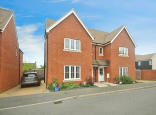 3 bedroom semi-detached house for sale in Foxglove Avenue, Newland Spring, CM1