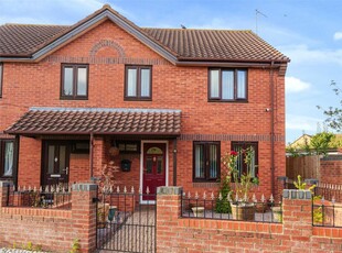 3 bedroom semi-detached house for sale in Gillians Way, Oxford, Oxfordshire, OX4