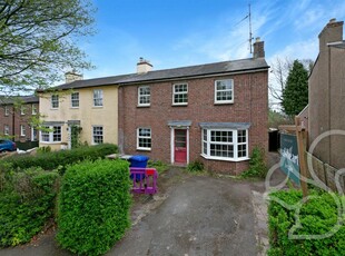 3 bedroom semi-detached house for sale in Grove Park, Bury St. Edmunds, IP33