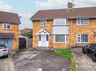 3 bedroom semi-detached house for sale in Hamilton Close, Bricket Wood, St. Albans, Hertfordshire, AL2