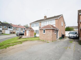 3 bedroom semi-detached house for sale in Harrow Way, Chelmsford, CM2
