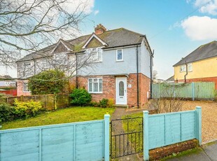 3 bedroom semi-detached house for sale in Harts Gardens, Guildford, GU2