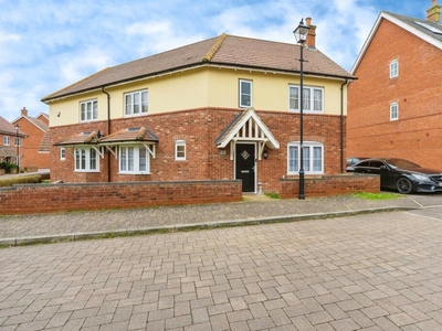 3 bedroom semi-detached house for sale in Hilton Close, Kempston, Bedford, MK42