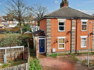 3 bedroom semi-detached house for sale in Little Bramford Lane, Ipswich, IP1