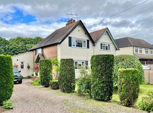 3 bedroom semi-detached house for sale in Manor Cottages, Naas Lane, Gloucester, GL2